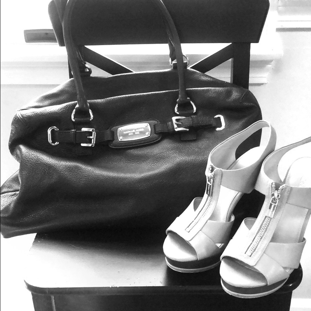 EUC Michael Kors small weekender bag 🧳